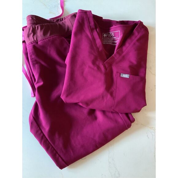 Figs Scrub Set Sz L Catarina Top with Pocket Zamora Scrub Pants Magenta - Picture 12 of 12
